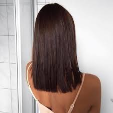 If straight hair is worn the same way regularly, it can look dull. Shoulder Length