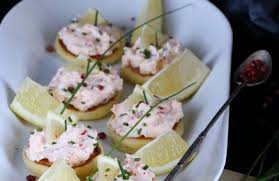 Mousse De Saumon Fume A La Ciboulette Blinis Maison Les Delices De Marina En 2020 Mousse De Saumon Mousse De Saumon Fume Recette De Noel Facile