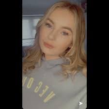 Molly Riley's Instagram, Twitter & Facebook