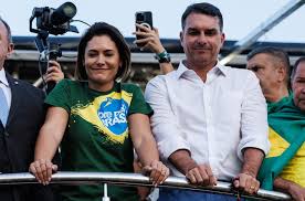 Filhos de Bolsonaro se reúnem com aliados após prisão, e Flávio e Michelle  devem centralizar articulações