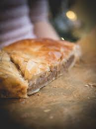 Galette Des Rois A L Amande Feve Tonka Poires Caramelisees Galette Des Rois Meilleure Galette Des Rois Alimentation