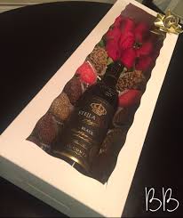 Here are the best flower subscriptions that you must try this week especially if you're looking for easy ways. Valentine Gift Box With Wine Novocom Top