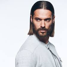 He was a football (soccer) player as a teen, until he broke his foot, and later turned to acting. Frisuren Herbst 2018 Winter 2019 Frisuren Damen Und Manner