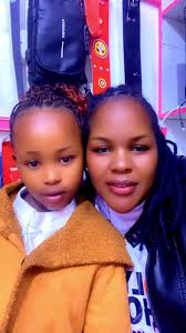 Explora el mundo de Mishi Dola y Dola.chat