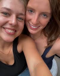 Challenge accepted! We set our Sydney students the task to find a new  friend at orientation and then head to Laneway together! 🫂 Here's how it  turned out —> “I have just