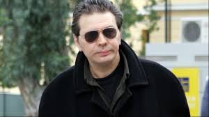 Η σύλληψή του σχετίζεται με το σημερινό πρωτοσέλιδο της εφημερίδας. Synelhf8h O Stefanos Xios Gia To Prwtoselido Ths Efhmeridas Makeleio Odhgh8hke Sth Gada Mhxanh Toy Xronoy