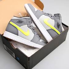 Jordan 1 Retro High Og White Black Light Smoke Grey Grade Grade School Air Jordan 1 Mid White Black Teal Tint For Sale In 2020 Jordan 1 Mid Air Jordans Jordan 1