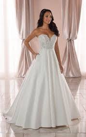 Strapless Structured Ballgown With Pockets Stella York Wedding Dresses Ball Gowns Wedding Debutante Dresses Ball Gown Wedding Dress