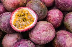 En respectant cette proportion, vous obtiendrez un rhum assez alcoolisé avec une couleur jaune citron et un agréable parfum. Fruit De La Passion Comment Choisir Comment Manger Et Comment Stocker A Quoi Ca Ressemble