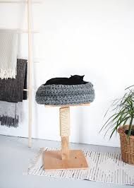 Here's a beginner sewing project that both you and your cat will benefit from! 14 Diy Cat Beds For A Comfy Kitty Nap Shelterness