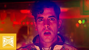 Una fiesta surrealista en el nuevo video de Neon Indian: "Techno Clique"