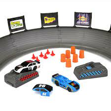The race was halted after the crash, but when it was resumed it was won by toyota's danny hamlin, who avoided the chaos to claim his second daytona 500 triumph in four years. Nascar Figure 8 Track Set Adventure Force Crash Racers 40pcs Race Wreck Rebuild For Sale Online Ebay