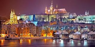 Orta bohemya'da vltava nehri'nin üzerinde yer alır ve 1.2 milyon nüfusu vardır. Prag Gezi Rehberi Gezimanya