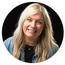 Danielle Verna's Instagram, Twitter & Facebook