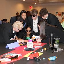 Round up your family & friends for a night of fun at our annual Trivia  Night! 🧠💡 Thursday, November 14, 2024 St. Vincent Manor Auditorium 3701  Bellemeade Ave. Evansville, IN 47714 Check