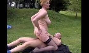 Frauen verabreden sich hier zum poppen. Versaute Witwe Im Garten Poppen In Dortmund Mit Arschficken Sowie Gesichtsfick