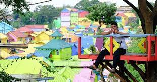 Tepat di depan bangunan tersebut, juga terdapat hamparan . 10 Tempat Hunting Foto Di Malang Yang Paling Hits Saat Ini