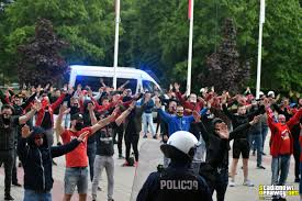 Jedenastu pseudokibiców, członków bojówek widzewa (destroyers hooligans widzew), zostało aresztowanych na trzy miesiące przez sąd rejonowy w łodzi. Widzew Lodz Skra Czestochowa 03 06 2020 Stadionowi Oprawcy