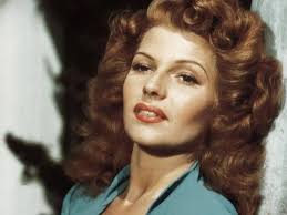 La beauté fatale de Rita Hayworth en 30 photos mythiques