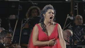 It was not the singing which, of course, was the top tier one could find around. Tosca Mit Sopranistin Anna Netrebko In Neapel Euromaxx Leben Und Kultur In Europa Dw 03 08 2020