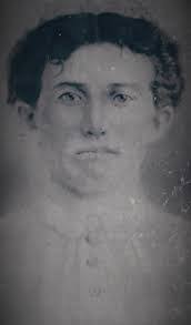 Sarah Brace's Instagram, Twitter & Facebook