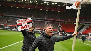 Five things we learned ham & high 16:03. Manchester United Liverpool Postponed After Fans Invade Old Trafford Pitch During Glazer Protest Cbssports Com