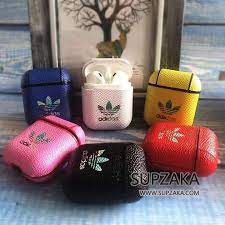 アディダス airpods ケース 革 adidas エアーポッズケース かわいい airpods1 2 カバー ブランド イヤホンケース カラビナ付き 便利 軽量 男女兼用 イヤホン 収納 ケース 革 ブランド