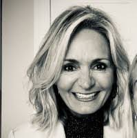 Alexis Kerr's Instagram, Twitter & Facebook