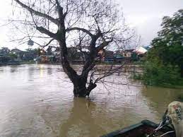 Lebih 30,000 penduduk daripada 209 kampung di 11 daerah di wilayah narathiwat terjejas akibat banjir berikutan hujan lebat dan peningkatan paras air sungai golok. Tiniecw Hartinicw Twitter