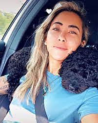 Amelia Mcelroy's Instagram, Twitter & Facebook