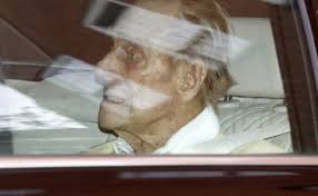 L'ex erede mountbatten, sposo dell'ultima vera regina, invidiatissimo filippo d'edimburgo è morto. Qoaaj03pq4qnim