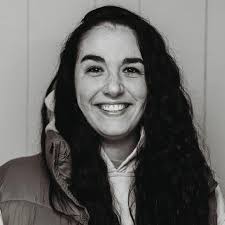 Introducing Vanessa Medeiros, your local corisca from Fall River. She plays  some of your favorite characters (the mãe, the tia, the vavó, and, of  course, your Portuguese News Network anchor). Driving her