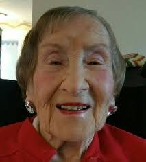 Esther Rubin's Instagram, Twitter & Facebook