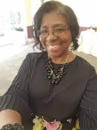 Caroline Isom's Instagram, Twitter & Facebook