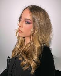 Sabrina Wilbert's Instagram, Twitter & Facebook