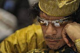 An image captured off a cellular phone camera shows the arrest of libya's strongman moamer kadhafi in sirte on october 20, 2011. Asi Funciona Gadafi Recortes De Oriente Medio