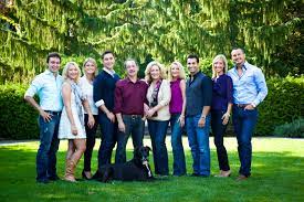 Family Pictures Color Scheme Blues Purple But With Grey Instead Of White Large Family Photos Family Photoshoot Extended Family Photos