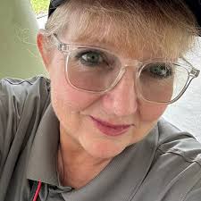 Wir hatten damals in unserem Einkaufszentrum einen Musikladen namens  "Camelot. "