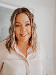 Kate Hobbs's Instagram, Twitter & Facebook