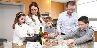 Carolina, esposa de ricardo anaya junto a sus hermanos josé ángel y natalia martínez. Ricardo Anaya Comparte Foto De Comida Familiar En Instagram