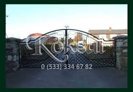Ferforje bahçe kapısı nasıl yapılır izleyelim görelim bilmeyenler için tabiki değişik modelleri ve malzemesi var onlardanda. Ferforje Bahce Giris Kapisi Modelleri Bahce Giris Kapisi Fiyatlari