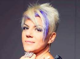 See more of manuela villa pagina ufficiale on facebook. Chi E Manuela Villa Cantante E Attrice Figlia Di Claudio Villa Eta Biografia E Curiosita