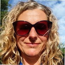 Suzanne Helm's Instagram, Twitter & Facebook