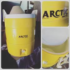 for sale arctic drinking water 10 gallon yellow color price 10 bd للبيع ترمس ماء لون اصفر 10 جالون صناعة امريكية بحال trash can canning how to make