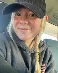 Carrie Daub's Instagram, Twitter & Facebook