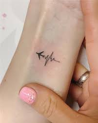 Uber 100 Kleine Tattoo Ideen Und Inspirationen Fur Frauen 2019 Soflyme Frauen Ideen Inspirationen Kleine Soflyme Fra Tiny Tattoos Tattoos Mini Tattoos