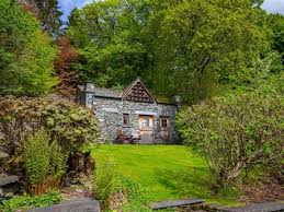 Sally's cottages have over 500 lake district cottages for your self catering lake district holiday or short break in the uk. Holiday Cottages In Ambleside Lake District Cottages Heart Of The Lakes