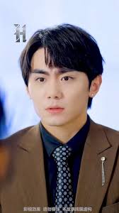 Aceptar a la hermana menor a través del brazalete familiar