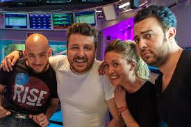 Bruno dans la radio, c'est la matinale familiale et survitaminée de fun radio animée par bruno guillon et toute sa joyeuse équipe. Bruno Dans La Radio Du 20 Nov 2015
