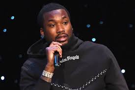 While this was seemingly generous, the issue comes due to the fact meek gave the whole group of kids one $20 bill and only one child had the money. Meek Mill Gets Backlash After Giving 20 To Kids Selling Water Xxl